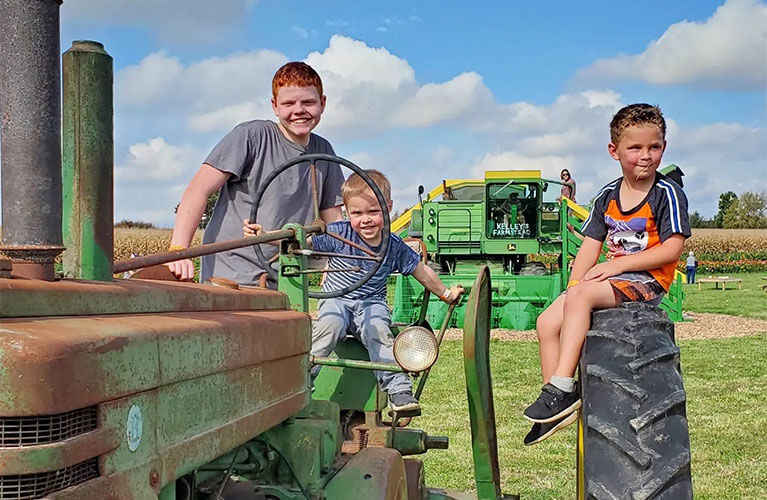 767x500_Fall_BoysOnAntiqueTractor