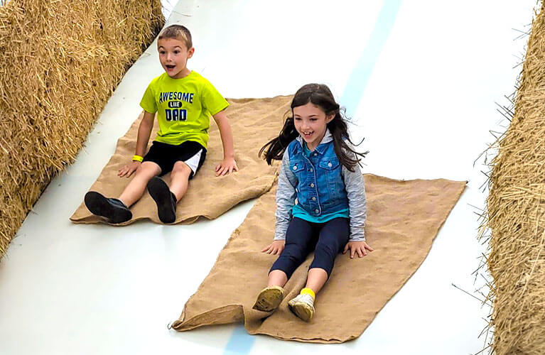 767x500_Fall_KidsOnBagSlide